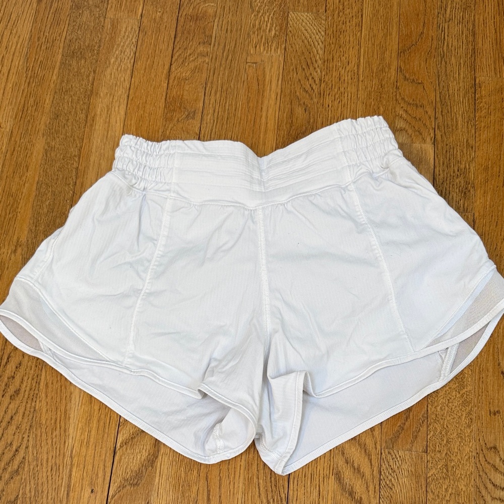 Lululemon Hotty Hot High Rise Lined 2.5" shorts- size 2